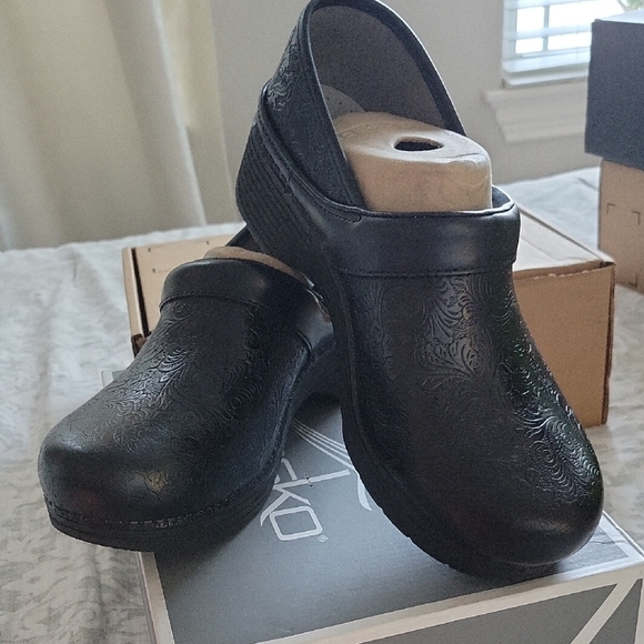 Dansko Other - Danko LT Pro Tooled Black Floral